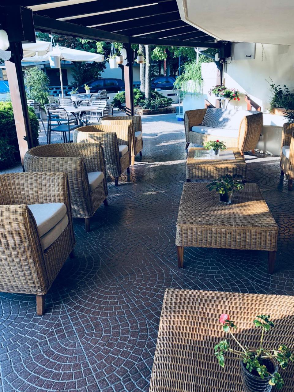 Aplo Hotel 3*